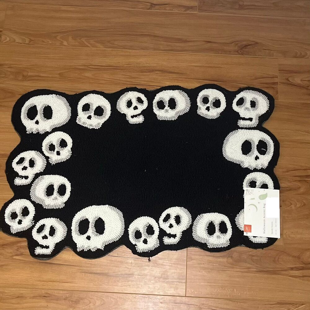 Loloi Halloween Skull Skeleton Scalloped Accent Rug